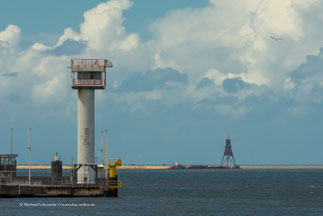 Die Kugelbake (rechts)