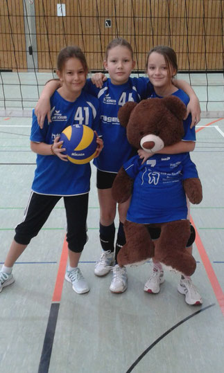 Thea, Anna, Karolin und Maskottchen Paul