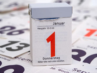 Weniger Garantiezinsen für Lebensversicherungen, höhere Pfändungsfreigrenzen: Am 1. Januar ändern sich für Verbraucher einige Regeln. Foto: Andrea Warnecke