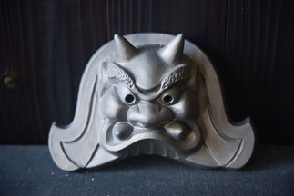 壁掛け　飾り瓦　焼き物 ❙ 壁掛け鬼面瓦-Ridge-end tile for wall hangings - 鬼瓦工場
