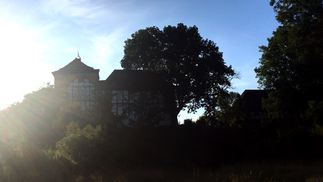 Tonenburg vor der untergehenden Sonne