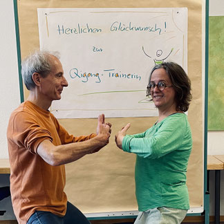 Qigong-Ausbilder Dieter Bund und die frisch zertifizierte Trainerin :))