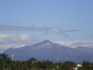 米山にも、うっすらと雪が積もりました