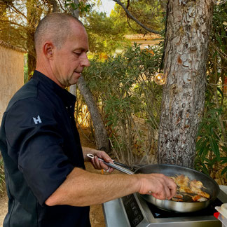 Privatkoch bereitet exklusives Buffet vor für einen Geburtstag auf Mallorca
