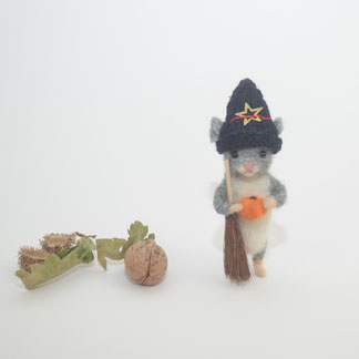 Maus mit Kürbis, süsse Maus aus Filz, Filzmaus,  Filztier, Maus, Filztiere, Filzfigur, süße Maus, Deko Halloween, Halloweendeko