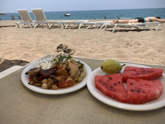 Ernährungsteller aus dem Coaching im Ausland am Strand Ernährungsberatung Köln