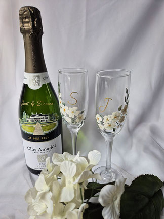 bescchilderde champagne fles met glazen als uniek bruiloft cadeau