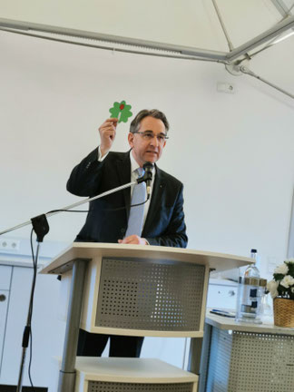 Mit Vertrauen in die Zukunft. Hierfür warb Kreis- und Bezirksvorsitzender Matthias Lammert, MdL, auch symbolisch, bei der Begrüßung anlässlich des 22. Neujahrsempfangs.