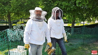 Jean-Luc Faugère et Didier Arlot de l'association BeeOsphère.
