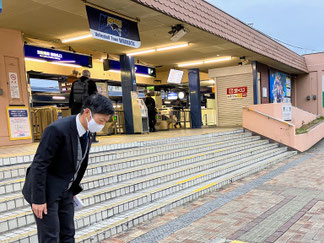 早朝の枚方公園駅。ばんしょう映仁