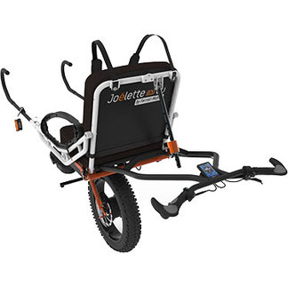 La nouvelle Joëlette E-motion à assistance électrique. Nouveauté : design, roue de trail, batterie sous le siège, forme du guidon différent, harnais, etc..