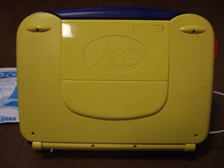 その他 SEGA PICO 960px-SEGA_Pico_folded.png