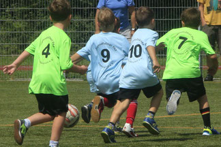 80 Kinder aus 8 Kitas in 8 Teams – das war der KiGa-Cup 2018, der am 7.7.2018 vom Jugendfußball  Förderverein Pfaffenhofen auf dem Kunstrasenplatz in Niederscheyern ausgetragen wurde