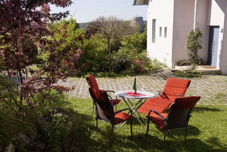 2-Zimmer-Gartenwohnung: Ausspannen im Garten der Ferienwohnung Schönblick