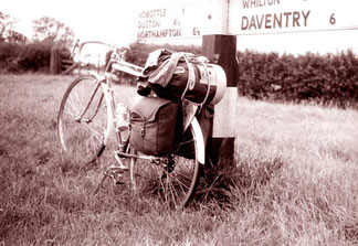 an einer Weg-Gabelung vor Daventry