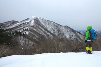 稜線から武奈ヶ岳を望む