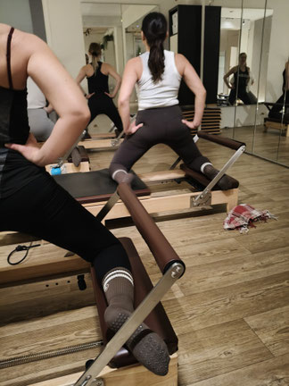 Kleine groepen, persoonlijke aandacht, er is plek voor maximaal 8 personen bij REFORMO Reformer Pilates in Zoetermeer