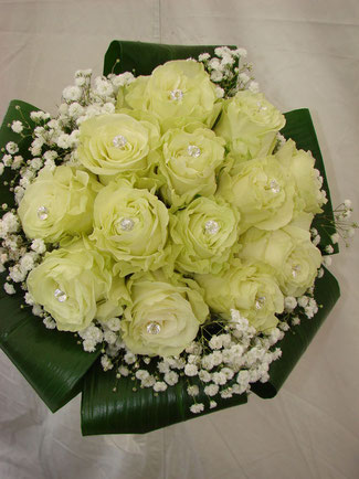Bouquet de rosas blancas .