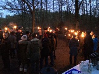 Ihre Weihnachtsfeier mit Winterwanderung startet beim Glühweinempfang. Ideal für Ihre Weihnachtsfeier mit Mitarbeiter mit Gruppen von 10 bis 200 Personen.