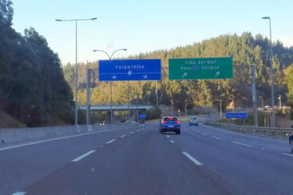 Auto, Autobahn, Valparaiso, Südamerika, Chile, Die Traumreiser