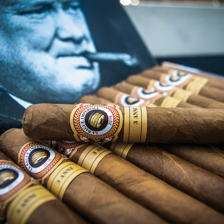 Bagues de cigares personnalisées sur mesure pour votre Club de Cigares, à l'effigie de votre Club, avec intégration du logo du Club de Cigares, date, thème ou motifs spécifiques pour vos soirées événementielles. congrès, séminaires, cadeaux d'affaires.