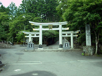 三峯神社 三ツ鳥居