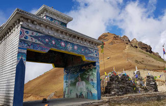 Porte d'arrivée au Pasang Pass 3800 m.