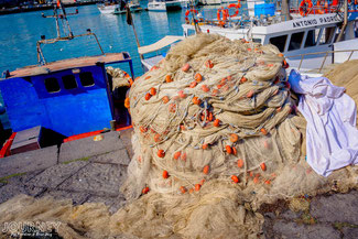Fischernetze im Hafen