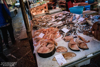 Meeresfrüchte und Fisch auf einem Markt in Catania.