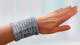 elegante Armbandtasche silbergrau Pailletten silber 9,5cm