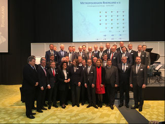 Die Gründungsmitglieder der Metropolregion Rheinland bei der Gründungsveranstaltung in Düsseldorf. Foto: Oberbergischer Kreis