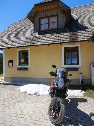 Eingeparkt vor dem Lurgbauer