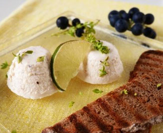 Saiblings-Limetten-Mousse / Getoastetes Schwarzbrot