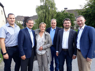 v.l. Carsten Möller, stellv. Kreisvorsitzender; Dr. Hermann Otto Solms, Ute Meyer, FDP Ortsvorsitzende Schieder-Schwalenberg, Peter Meier, Fraktionsvorsitzender FDP Oerlinghausen, Christian Sauter, FDP Kandidat für Lippe I, Stephen Paul, MdL