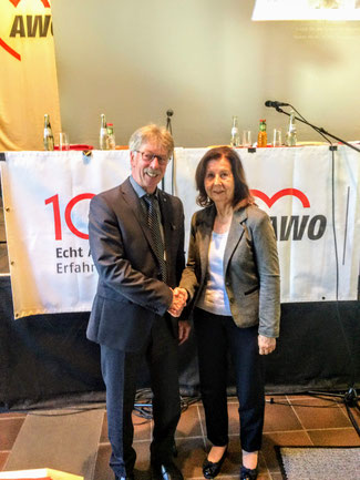 Auf dem Bild von links n. re: Heinz-Willi Schäfer / Renate Frohnhöfer