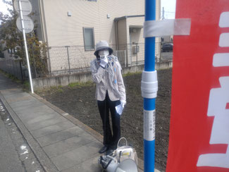 花粉症に耐えながら訴える佐藤市議