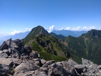 赤岳(左)と阿弥陀岳(右)