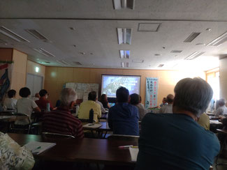 会場いっぱいの参加者でした