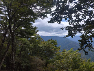 菰釣山(鳥の胸山から)