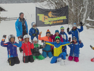 Trainingsgemeinschaft Trauntal mit TG-Trainer Patrick Krammer und zwei von vier Aktiven des Skiclubs Bergen.