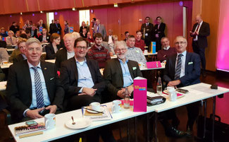 (Erste Reihe, v.l.n.r) Dr. Ingo Wolf, Markus Herbrand, MdB, Hans-Josef Schäfer und Peter Rauw