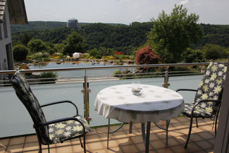 Blick vom Balkon der 3-Zimmer-Ferienwohnung Schönblick auf die Befreiungshalle