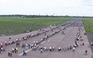 Weltrekord: die 1774 Meter lange Fahrradschlange © PEGASUS/Kai Bublitz