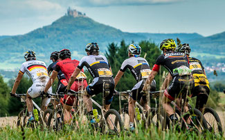 Führungsgruppe auf der ersten Etappe © Armin M. Küstenbrück/EGO Promotion