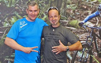 Giant-D Geschäftsführer Oliver Hensche (l.) und Silberhochzeiter Stefan Schlie © Giant