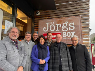 Beim Besuch der Nah-Kaufbox in Altenahr hatten die FDP-Vertreter schon deutlich gemacht, dass gerade im ländlichen Raum flexible Öffnungszeiten wichtig sind zur Versorgung der Menschen.
