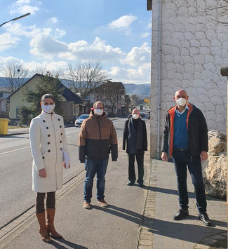 FDP-Vertreter Christina Steinhausen, David Jacobs, Ulrich van Bebber und Wolfgang Reuß (v. l. n. r.)  in Lohrsdorf