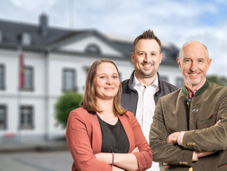 Die FDP-Fraktion im Sinziger Stadtrat. Fraktionsgeschäftsführerin Lucie Grafe, Fraktionsvorsitzender Martin Thormann und der stell. Fraktionsvorsitzende Dominik Graf von Spee.