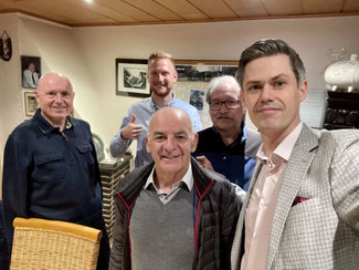 FDP-Kreisvorsitzender Ulrich van Bebber im Austausch mit Robin Schmitz, Berthold Phiesel, Karl-Heinz Kreuzberg und André Nursinski-Stolberg (v.l.n.r.)