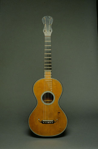 Guitarra del siglo XIX